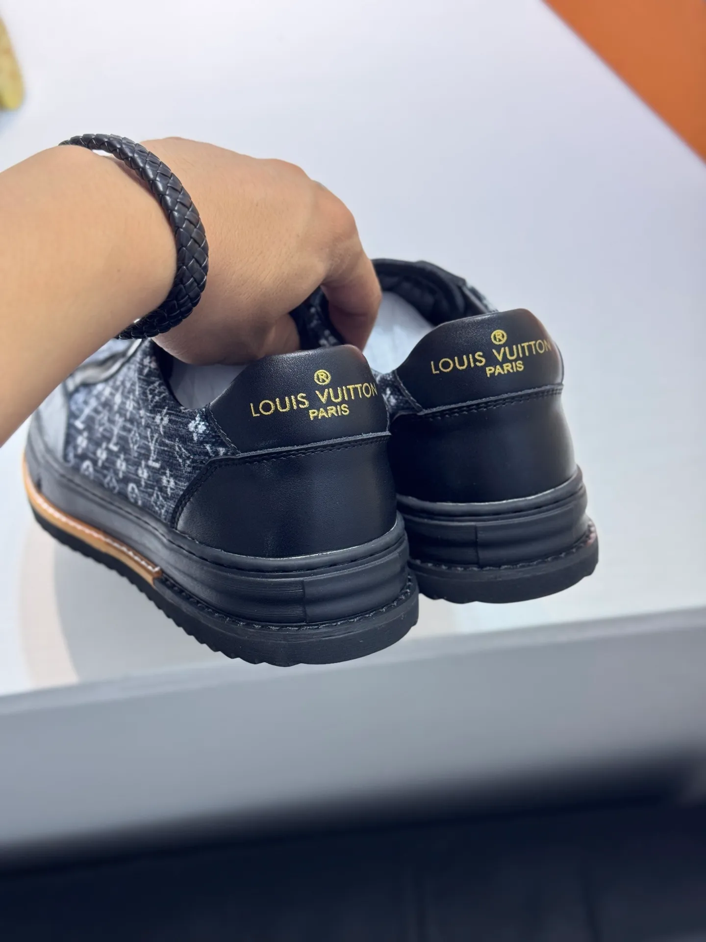 Men's shoes 💰400 [New style] 🌂🌂Top original order - Louis Vuitton®️ Trendy and fashionable yet low-key men's casual shoes, LV special fabric pattern on the upper, comfortable and breathable, sheepskin lining, original rubber outsole, 3 colors available ~ a must-have for sportsmen. Size: 38-44 (45 customized